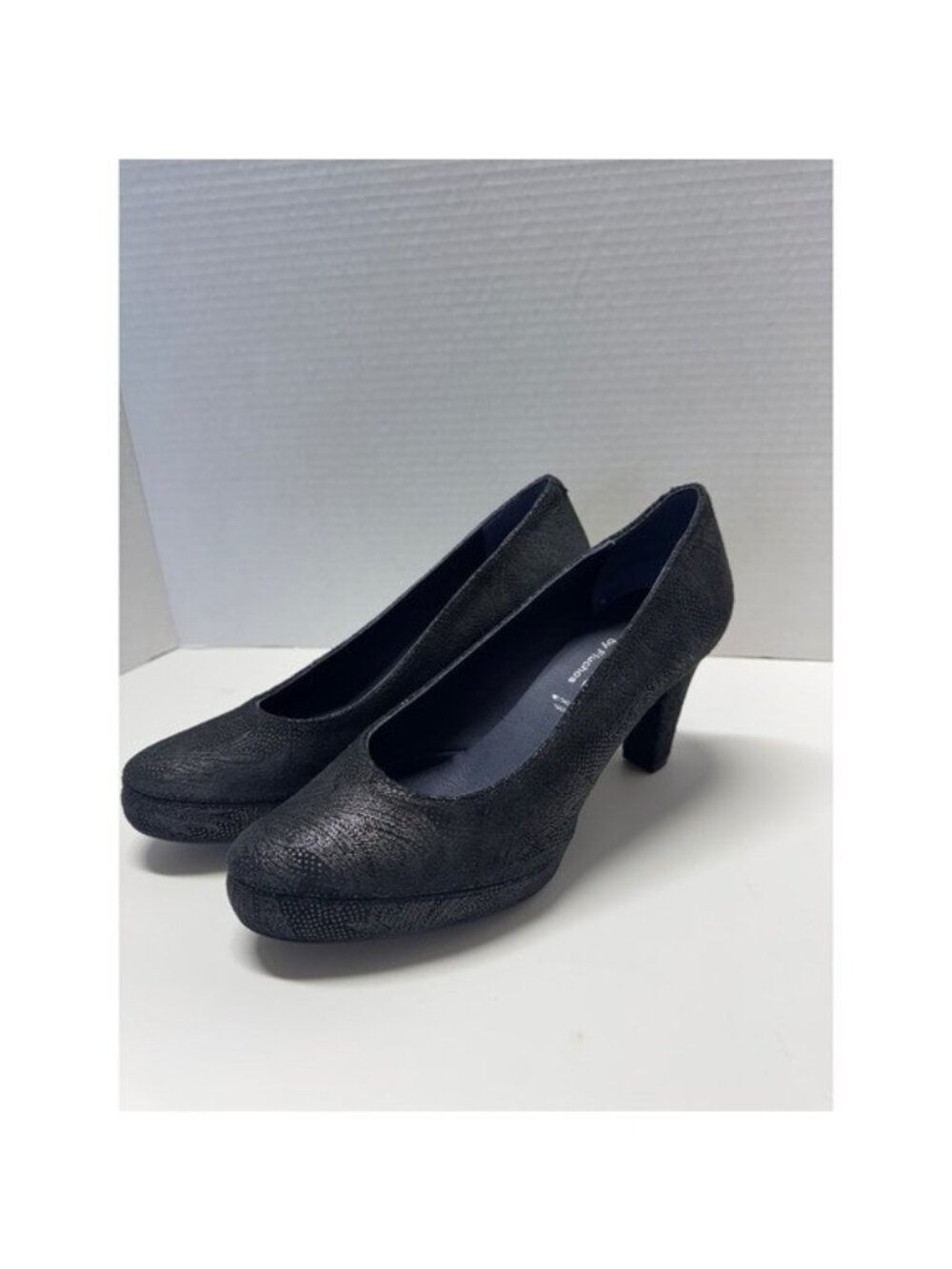 Dorking by Fluchos Black Textured Suede Platform Pumps Size 38 7.5 Spain